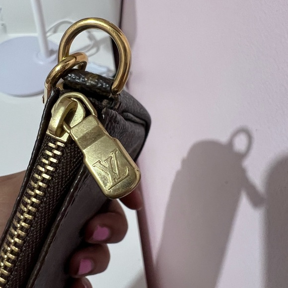 ❣️❣️❣️SOLD on IG❣️❣️❣️ mini pochette monogram - Picture 5 of 16